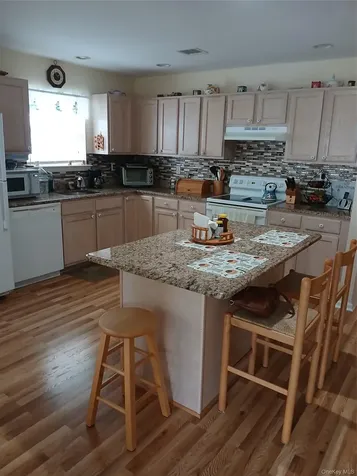 5127 Village Circle E Manorville NY 11949