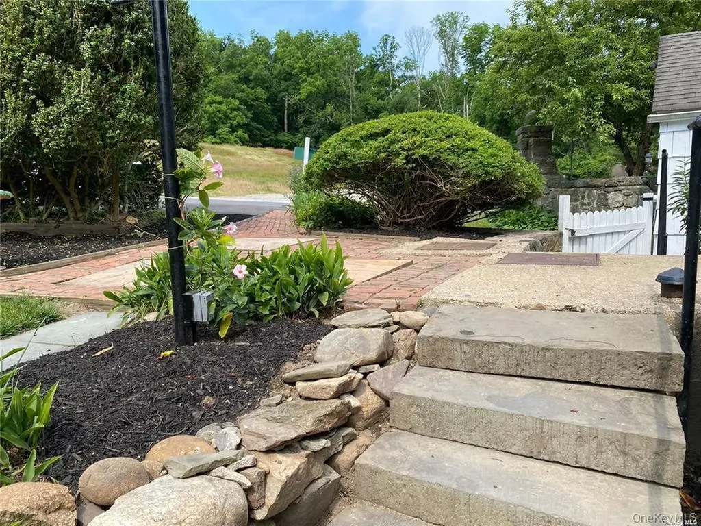 23 Lloyd Harbor Road Lloyd Harbor NY 11743