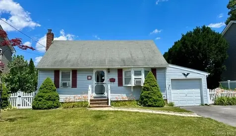 18 Plymouth Road Massapequa NY 11758