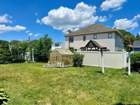 18 Plymouth Road Massapequa NY 11758