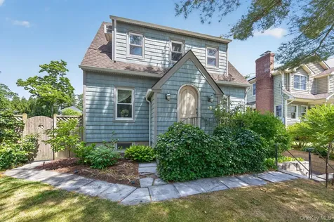 55 Pershing Avenue Locust Valley NY 11560