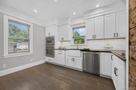 55 Pershing Avenue Locust Valley NY 11560