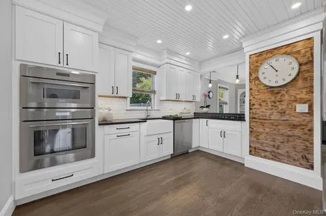 55 Pershing Avenue Locust Valley NY 11560