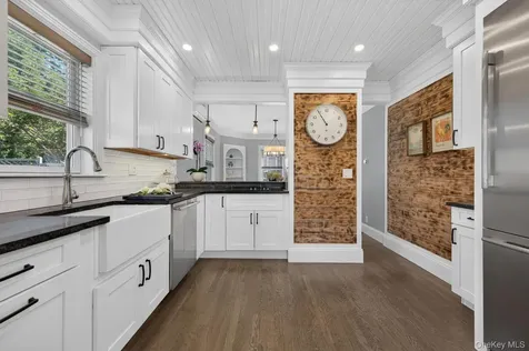 55 Pershing Avenue Locust Valley NY 11560