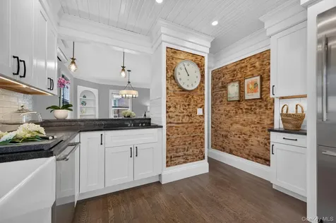 55 Pershing Avenue Locust Valley NY 11560