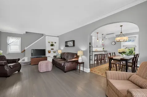 55 Pershing Avenue Locust Valley NY 11560
