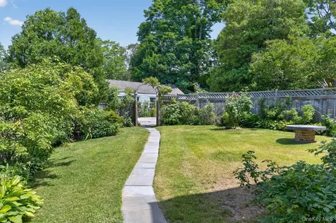 55 Pershing Avenue Locust Valley NY 11560