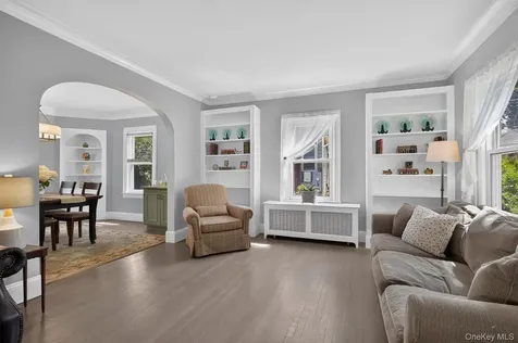 55 Pershing Avenue Locust Valley NY 11560