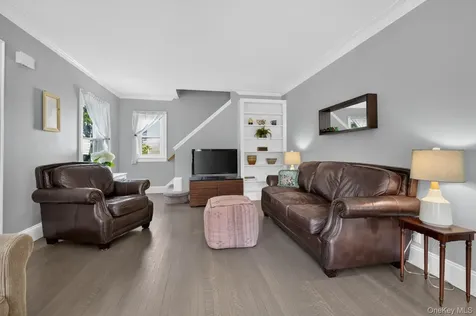 55 Pershing Avenue Locust Valley NY 11560