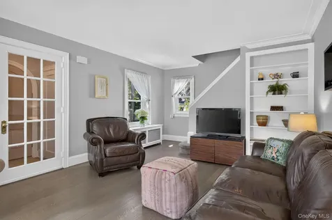 55 Pershing Avenue Locust Valley NY 11560