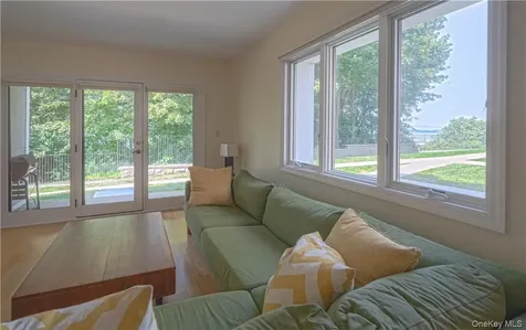 16 Hudson Point Lane Ossining NY 10562