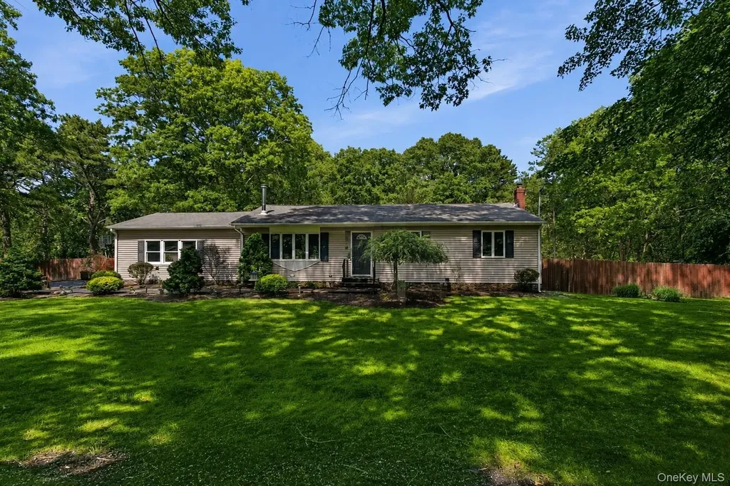 9 Pleasant View Road Ridge NY 11961