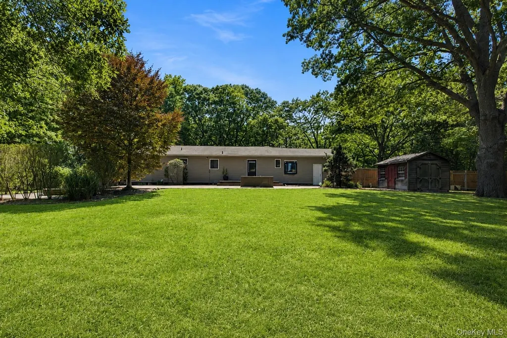 9 Pleasant View Road Ridge NY 11961