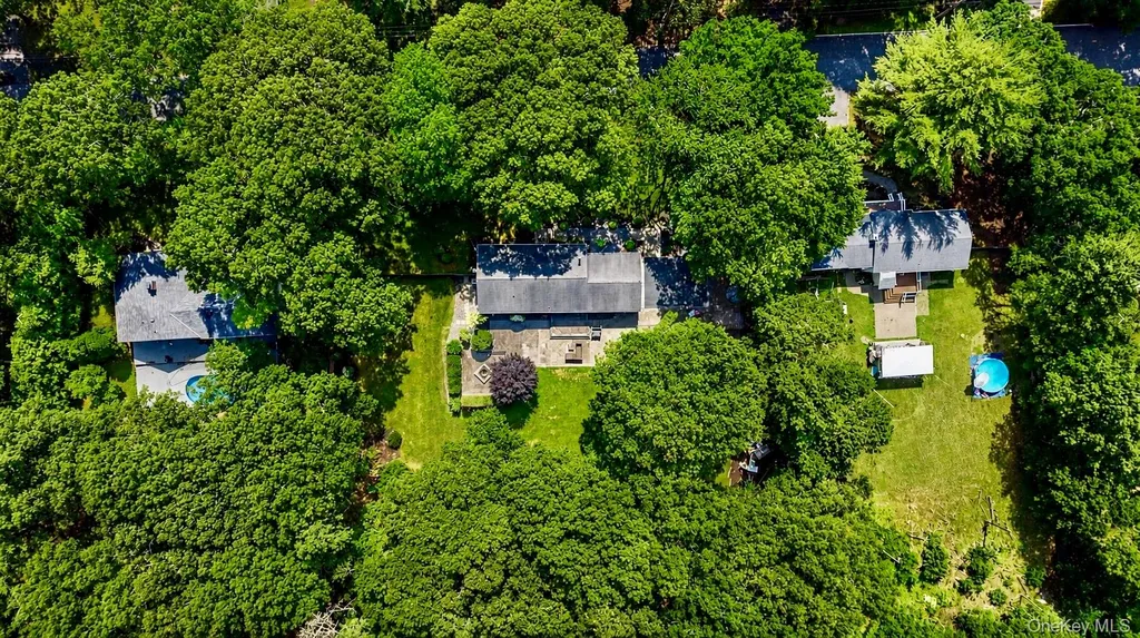 9 Pleasant View Road Ridge NY 11961