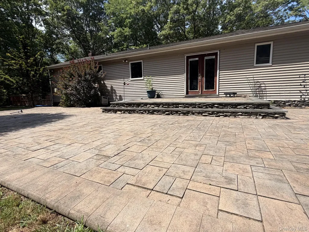 9 Pleasant View Road Ridge NY 11961