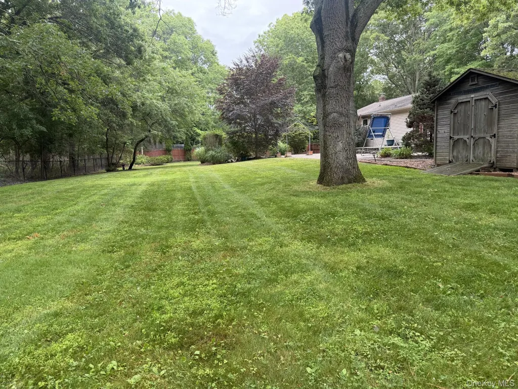 9 Pleasant View Road Ridge NY 11961