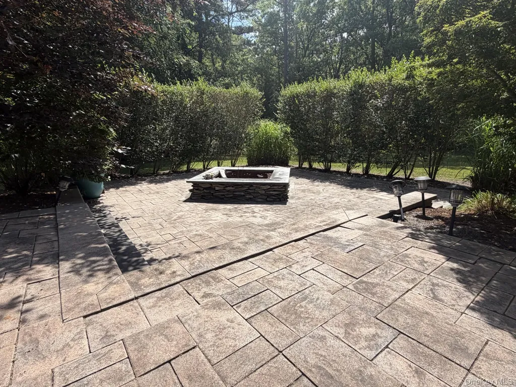 9 Pleasant View Road Ridge NY 11961
