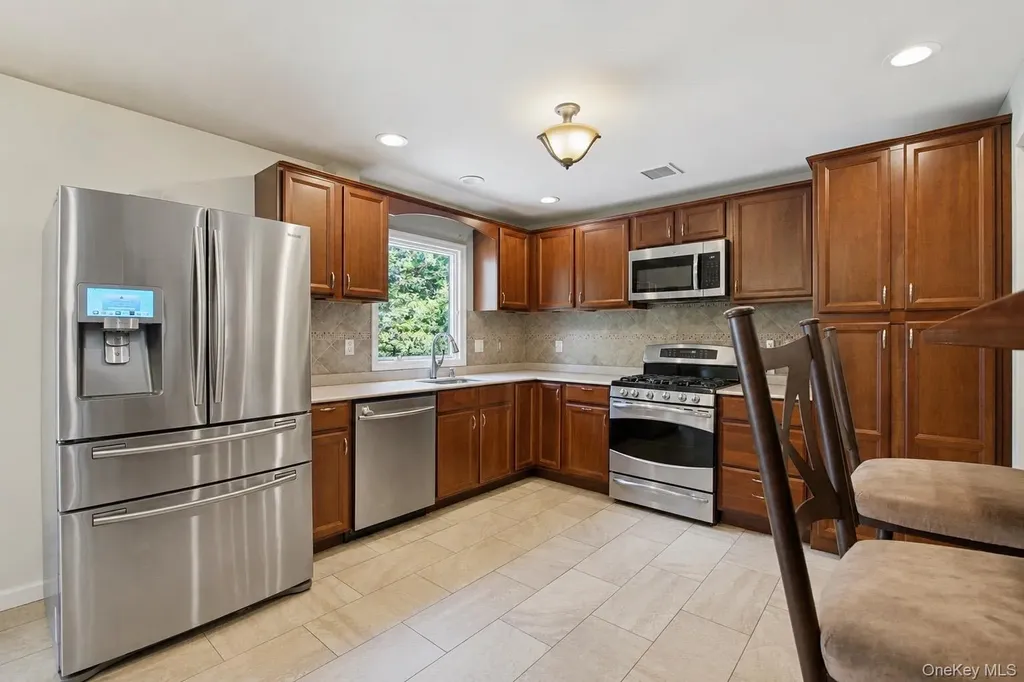9 Pleasant View Road Ridge NY 11961