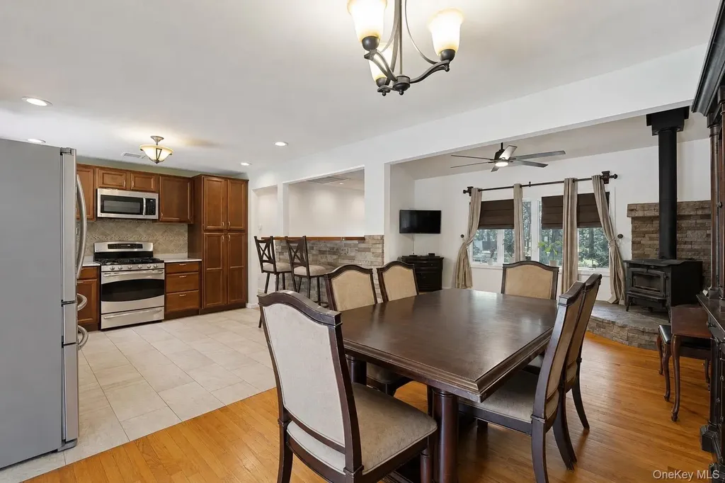 9 Pleasant View Road Ridge NY 11961
