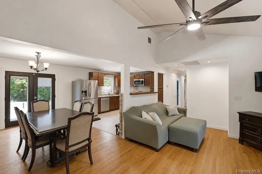 9 Pleasant View Road Ridge NY 11961
