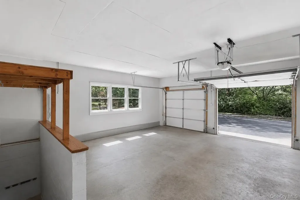 9 Pleasant View Road Ridge NY 11961