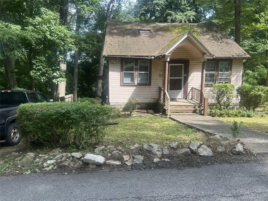 214 Walnut Road Lake Peekskill NY 10537