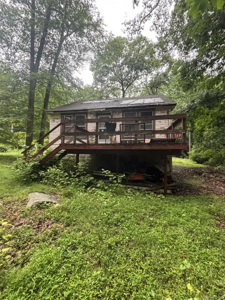 214 Walnut Road Lake Peekskill NY 10537