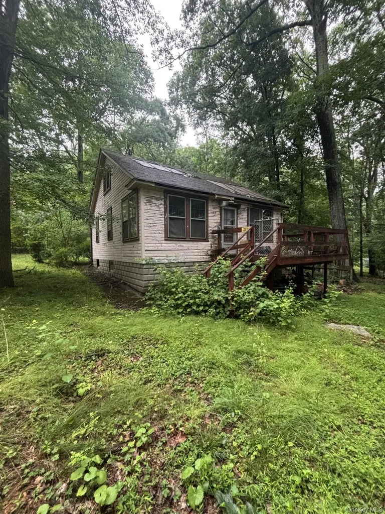 214 Walnut Road Lake Peekskill NY 10537