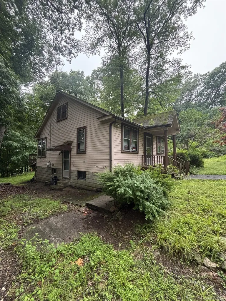 214 Walnut Road Lake Peekskill NY 10537