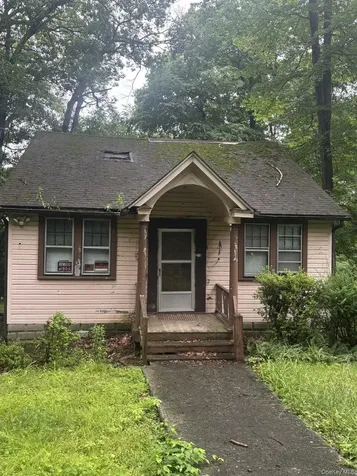 214 Walnut Road Lake Peekskill NY 10537
