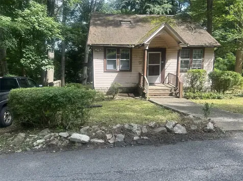 214 Walnut Road Lake Peekskill NY 10537