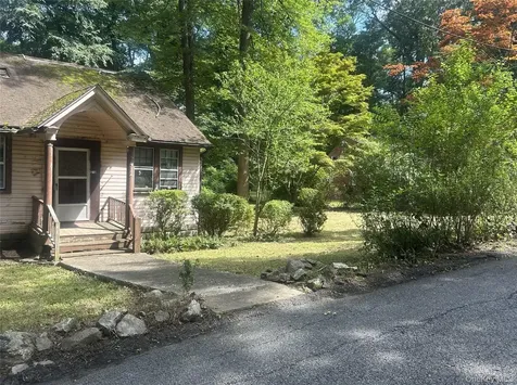 214 Walnut Road Lake Peekskill NY 10537