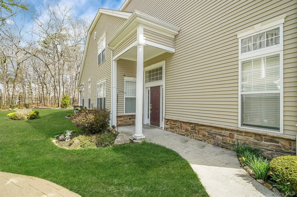 11 Ovation Place Eastport NY 11941