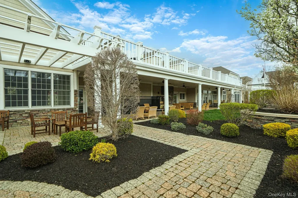 11 Ovation Place Eastport NY 11941