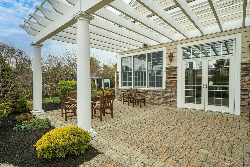 11 Ovation Place Eastport NY 11941