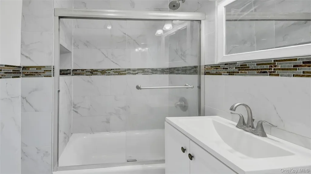 4392 Carpenter Apt #2 Avenue Bronx NY 10466