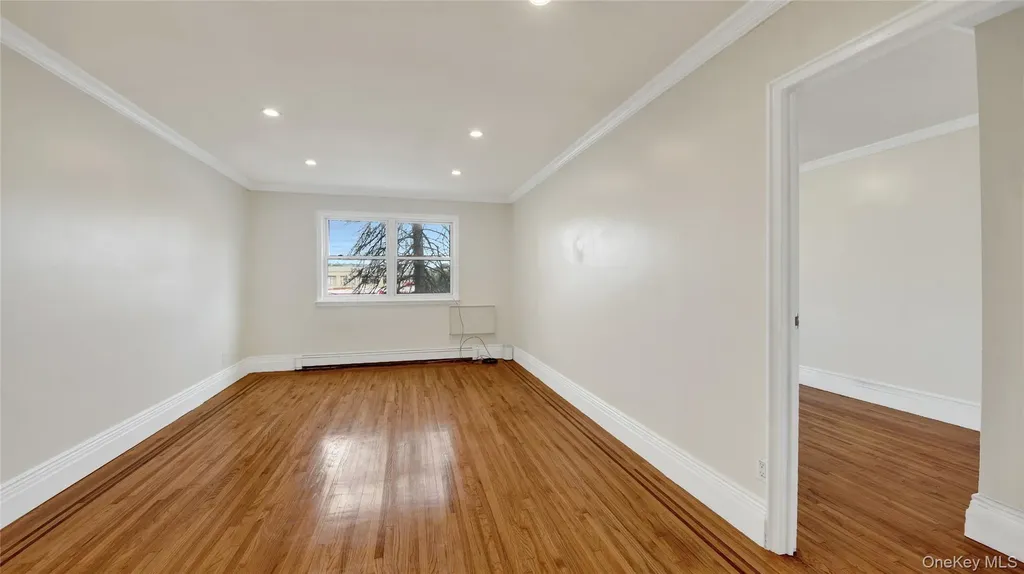 4392 Carpenter Apt #2 Avenue Bronx NY 10466