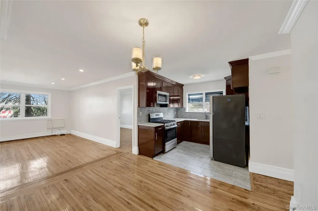 4392 Carpenter Apt #2 Avenue Bronx NY 10466