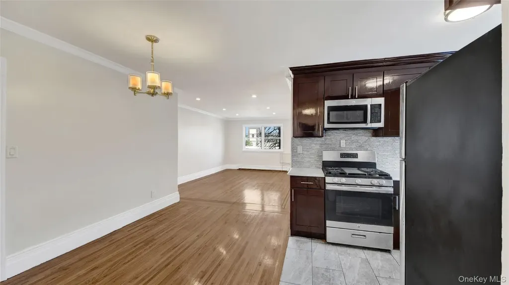 4392 Carpenter Apt #2 Avenue Bronx NY 10466