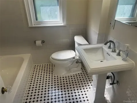 27 Keogh Lane New Rochelle NY 10805
