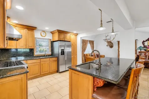 26 Picture Lane Hicksville NY 11801
