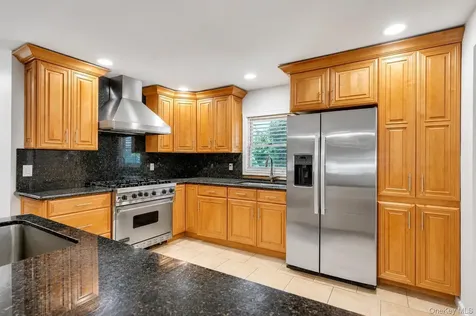 26 Picture Lane Hicksville NY 11801