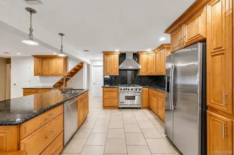 26 Picture Lane Hicksville NY 11801