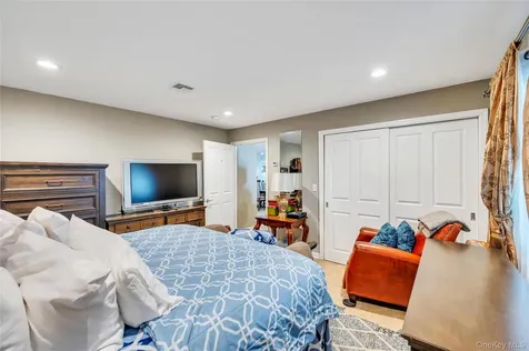 26 Picture Lane Hicksville NY 11801