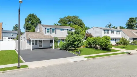 26 Picture Lane Hicksville NY 11801