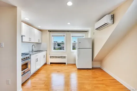 26 Picture Lane Hicksville NY 11801
