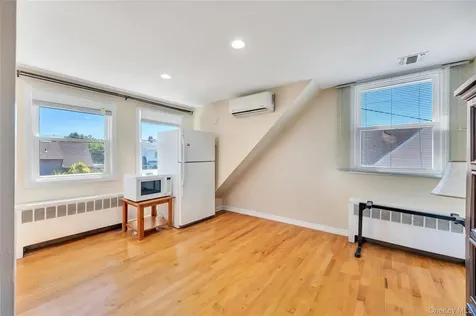 26 Picture Lane Hicksville NY 11801