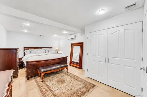 26 Picture Lane Hicksville NY 11801