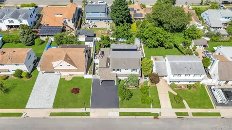 26 Picture Lane Hicksville NY 11801