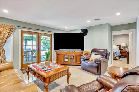 26 Picture Lane Hicksville NY 11801